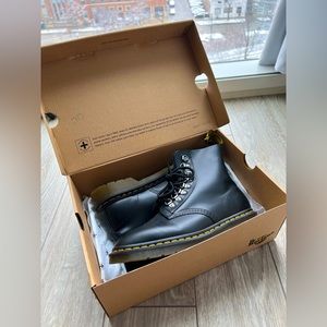 [Brand New] Dr. Martens Pascal Verso Smooth Leather Boots